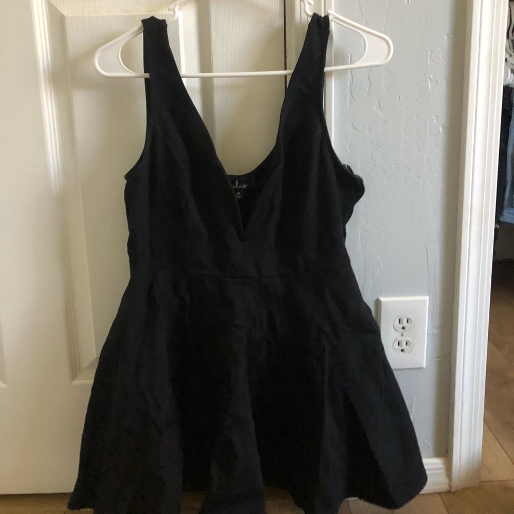 Black V-dipped homecoming dress